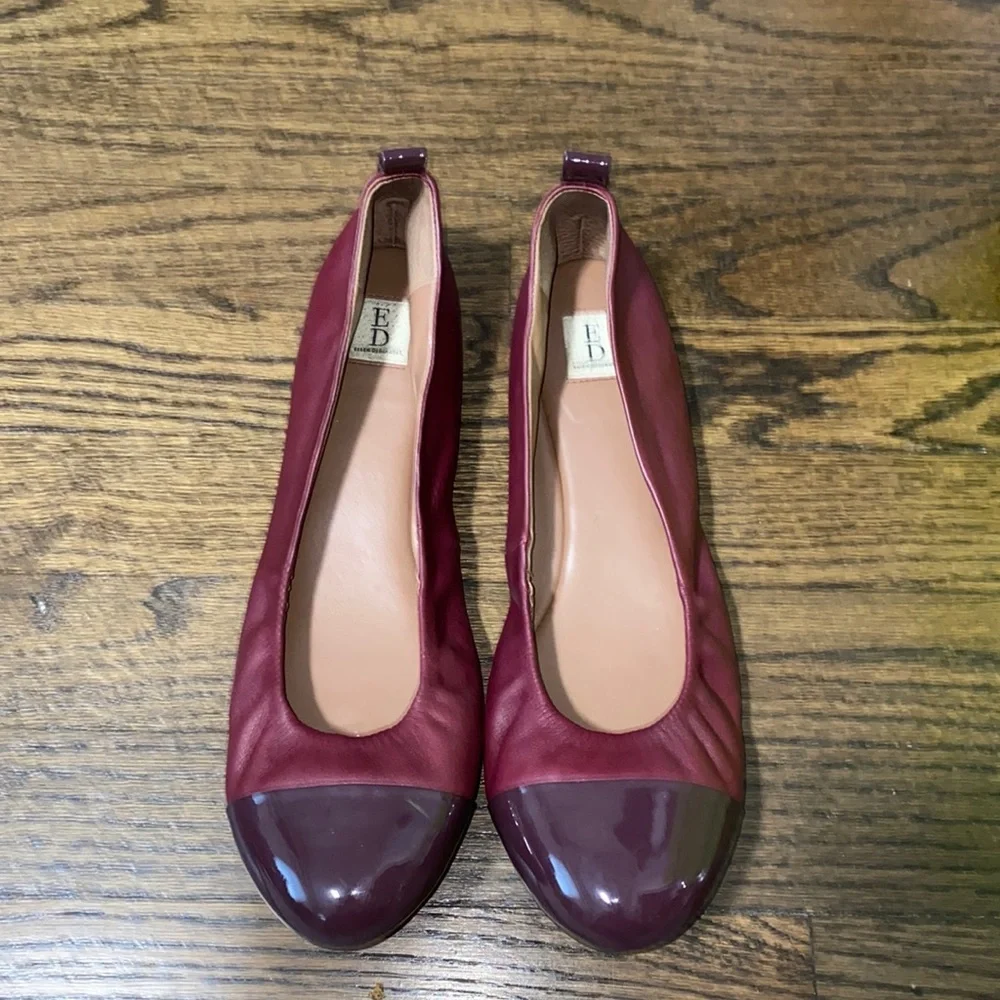 Ellen Degeneres Love Burgundy Flats Size 9.5